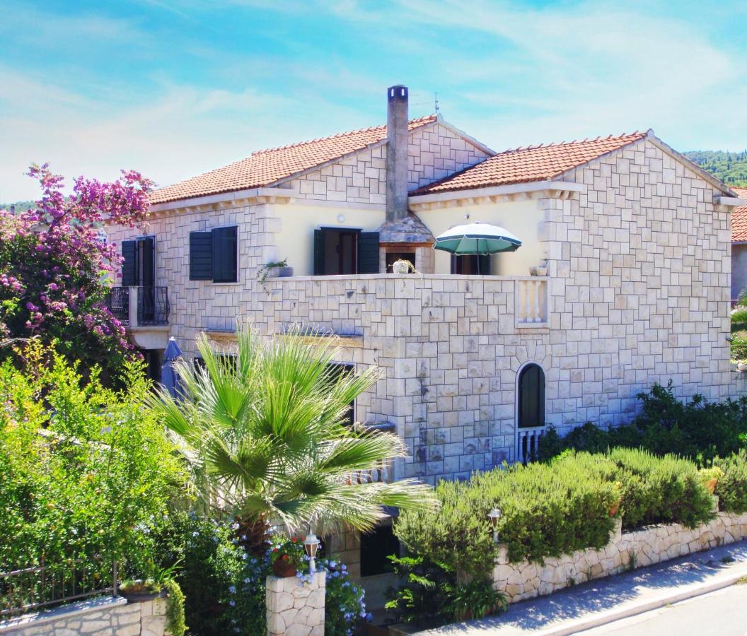 Apartmani Bepina Supetar Exterior photo