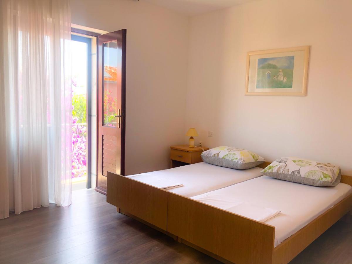Apartmani Bepina Supetar Exterior photo