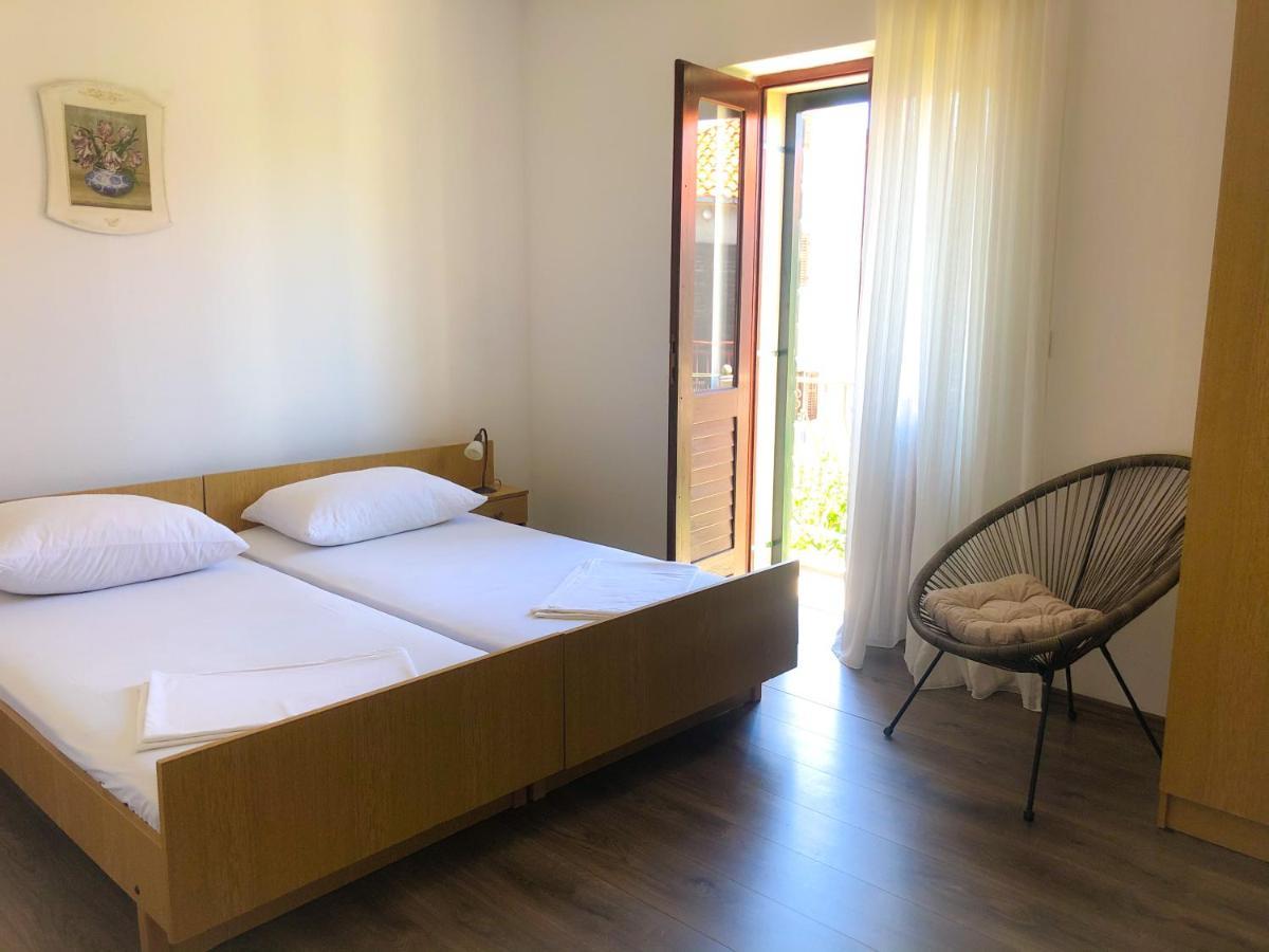 Apartmani Bepina Supetar Exterior photo