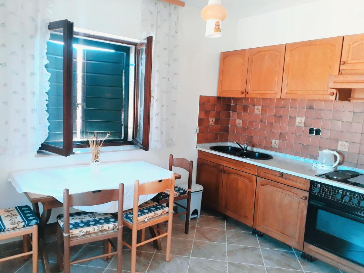 Apartmani Bepina Supetar Exterior photo