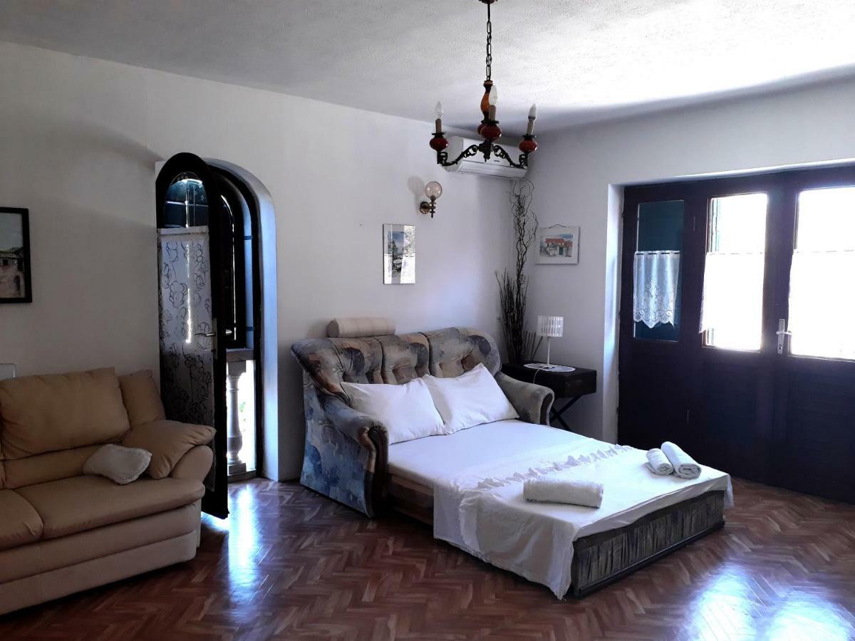 Apartmani Bepina Supetar Exterior photo