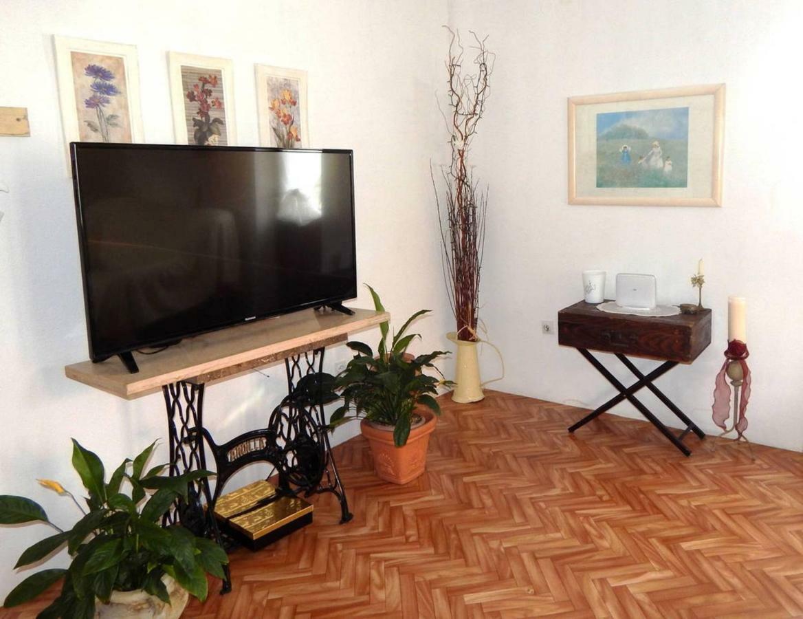 Apartmani Bepina Supetar Exterior photo